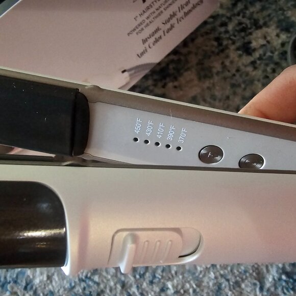 Chi Lava 4D 1" Hairstyling Iron - Picture 4 of 6